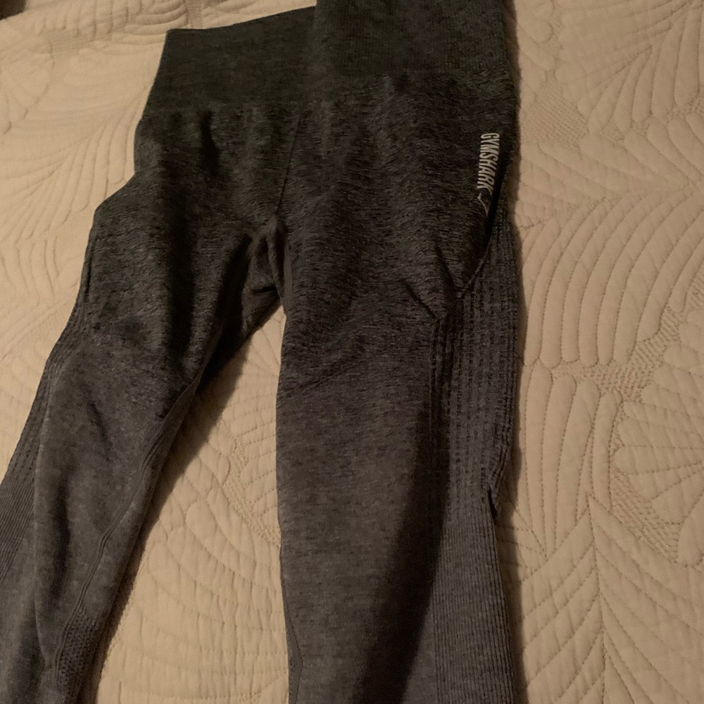 Like new! Amazing fit gym shark tights/leggings